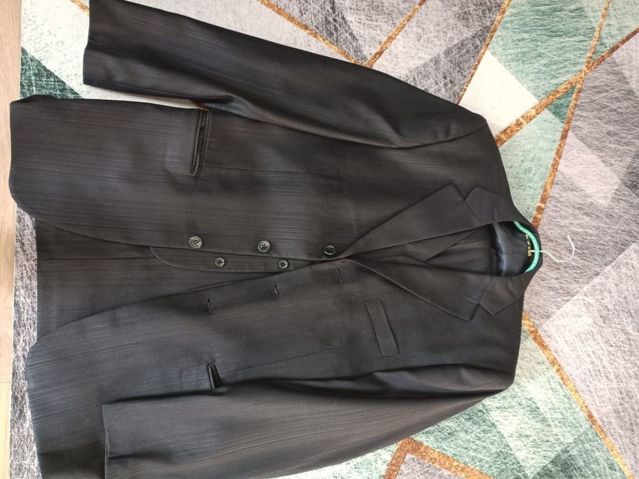 Продам Кастюм тройка