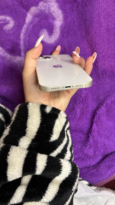 iPhone 13 белый.