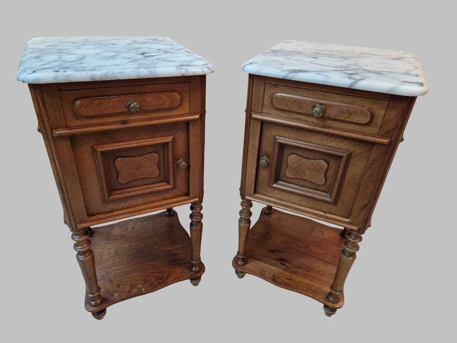 Френски антикварен спален комплект от масивен орех