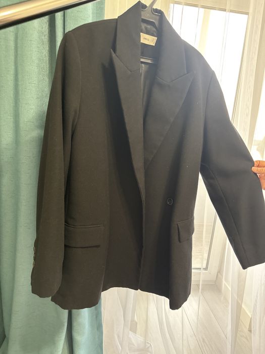 Продаю пиджак Mango размер S