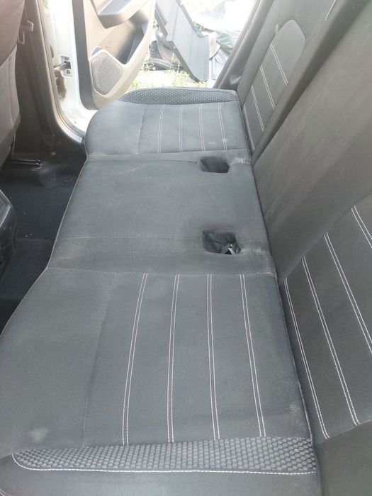 Servicii curățare interioare auto, saltele, canapele, etc.