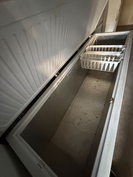 Muzlatkich va katta muzlatgich sotiladi