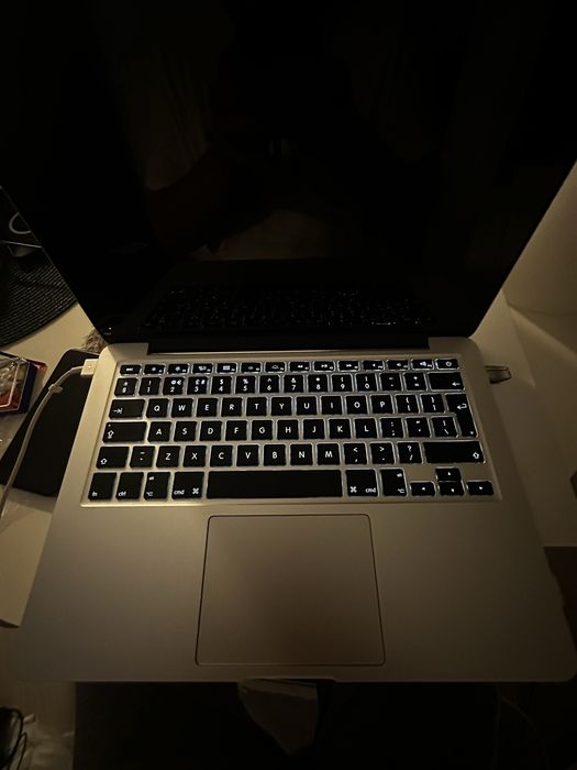 MacBook Pro 13” Retina (2015) – 512GB SSD / 8GB RAM – cutie originală + 2 încărcătoare