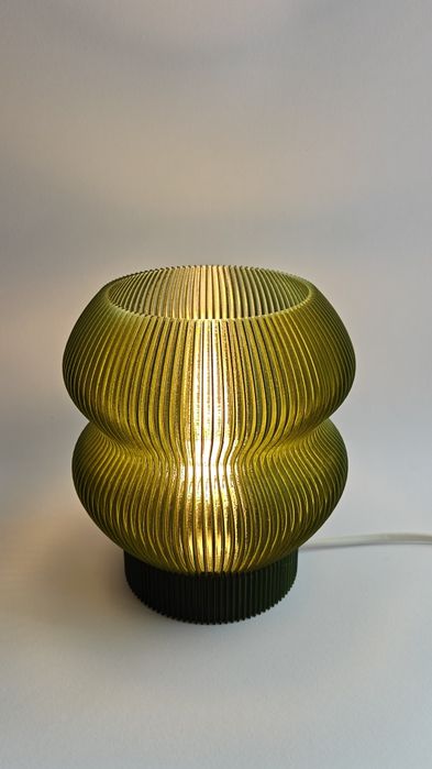 Aura Ripple Lamp – Lampă 3D printed, design parametric, bec inclus