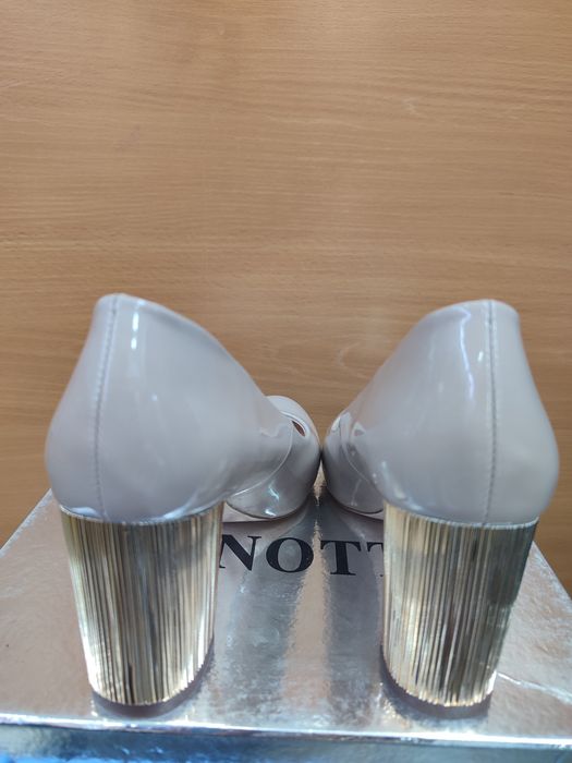 Продам фирменные туфли