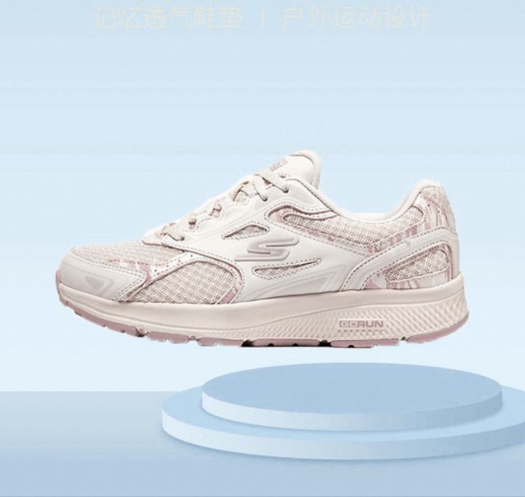 Кроссовки женские