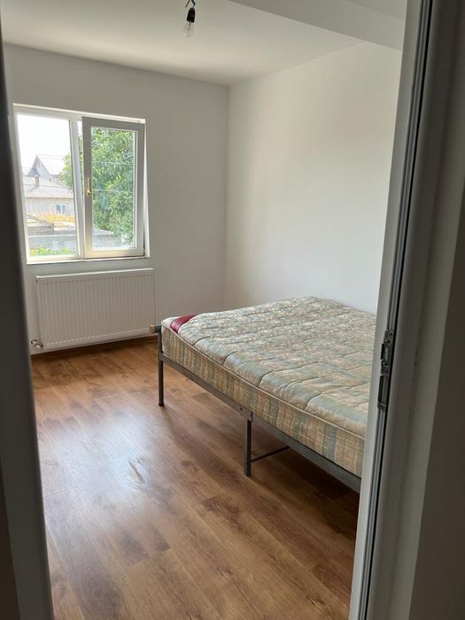 Chirie/Casă /Garsoniera / Curte