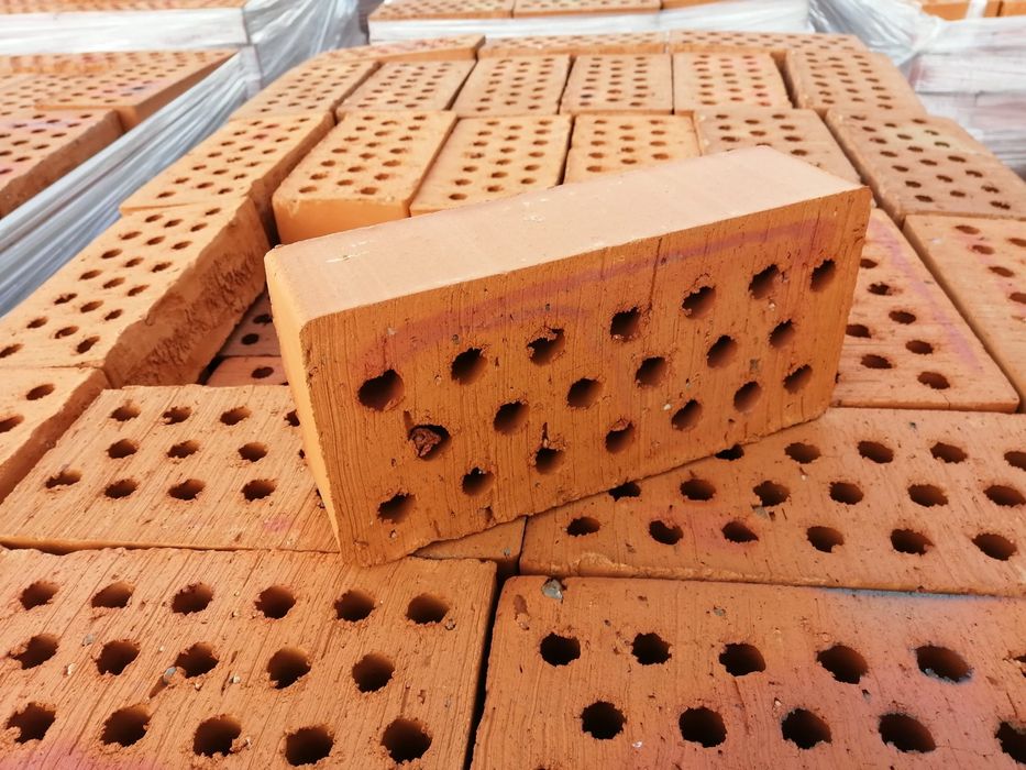 Кирпич Бадамкий Оптом поставка вагонами