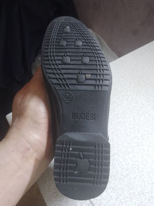 Продам туфли детские новые
