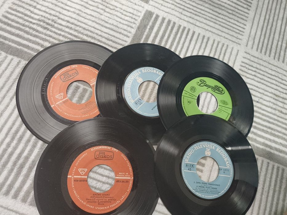 Грамофонни плочи малки и голями