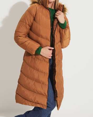 Geaca cu gluga si garnitura de blana