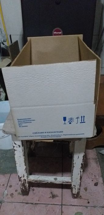 Картонная коробка для продуктов.