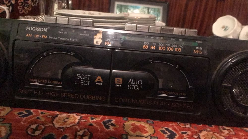 Стари техники: касетофони, телевизори, ДВД-та, радиогранфон