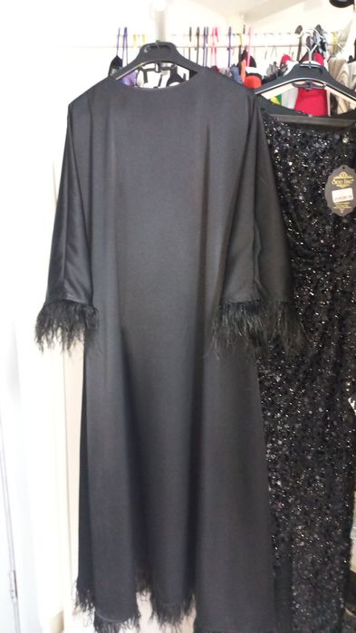 Платье с перьями