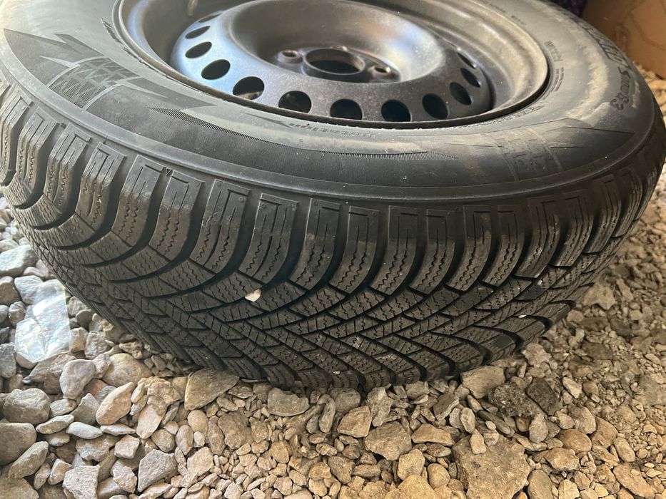 Vând set de 4 cauciucuri  215/70 R16 M+S in stare foarta buna, se vand cu tot cu jante