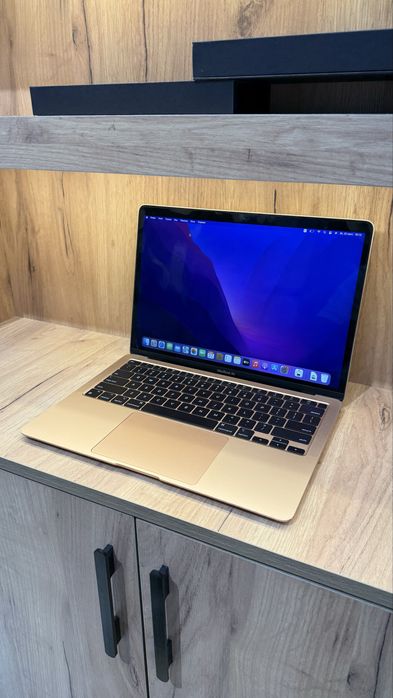 Продам Macbook air m1 8/256gb.