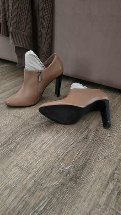 Продам ботильоны BASCONI