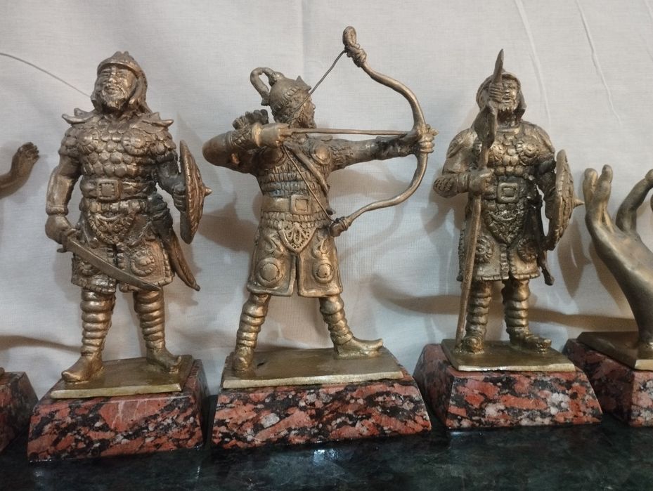 Статуэтки сувенир бронза