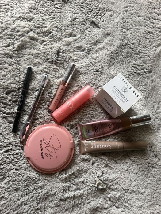 Декоративна козметика estee lauder benefit huda beauty too faced it cosmetics douglas anastasia beverly hills