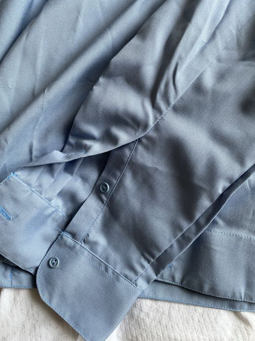 Продаю рубашку голубого цвета