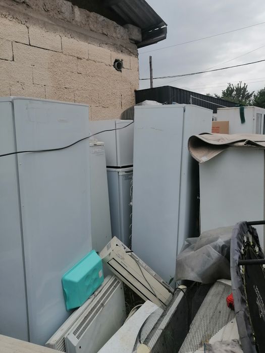 Продам холодильники на запчасти