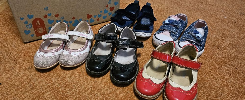 Lot Rochii mai grosuțe pentru iarnă și papuci