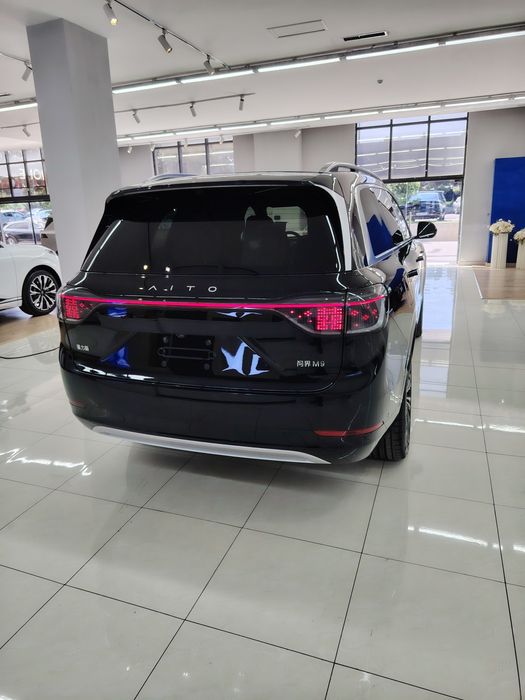 AITO M9 HYBRID 2025FP 235km
