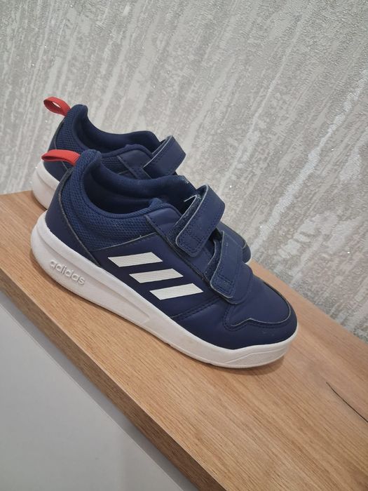 Продам кроссовку адидас,оригинал