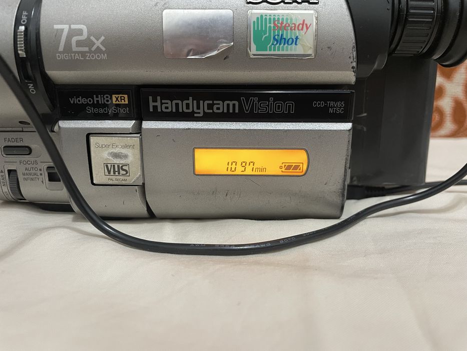Sony Handycam Vision CCD-TRV65 (NTSC).