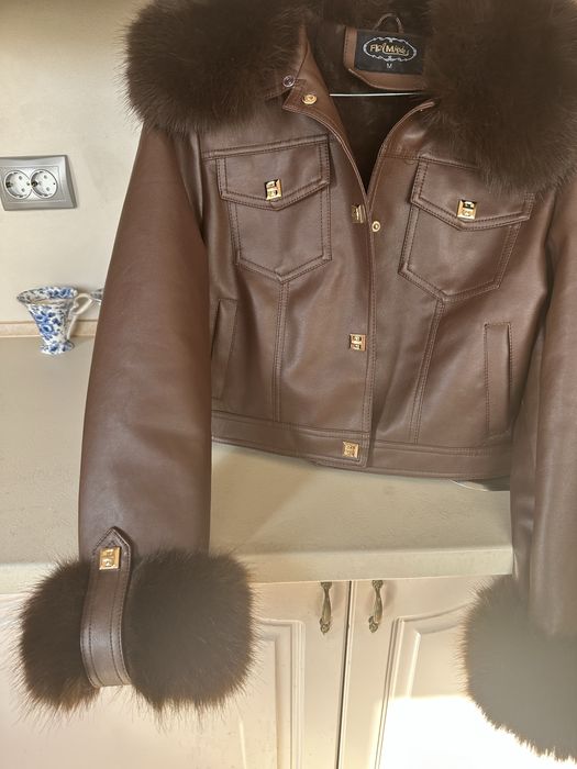 Прекрасно кафяво кожено яке с кожички, пухено отвътре