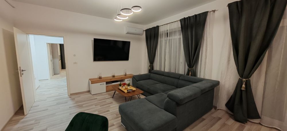 Închiriez apartament 3 camere complet mobilat și utilat