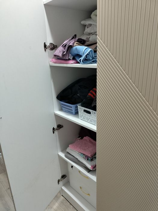Продам большой шкаф