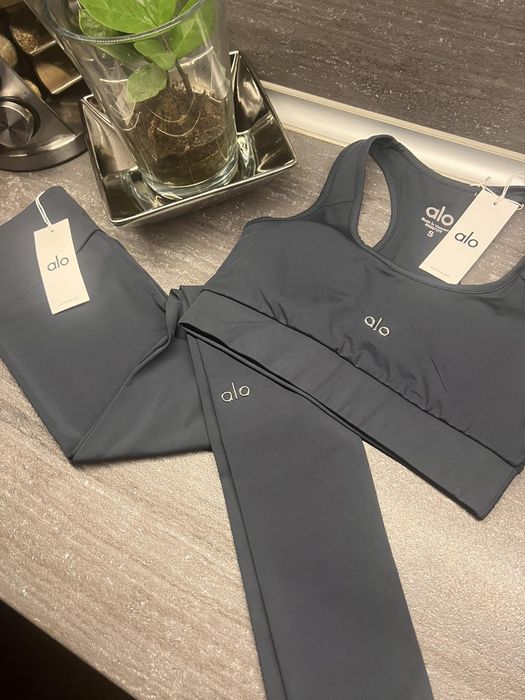 Спортен екип Alo yoga