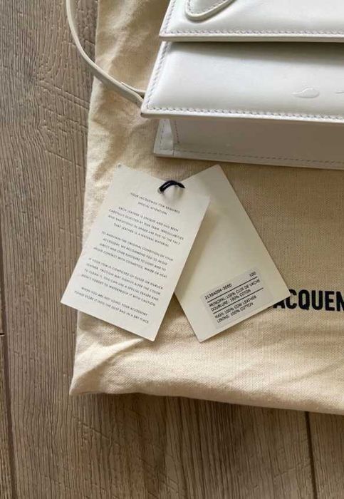 Geanta Jacquemus Le Chiquito Long Alba din Piele Naturala