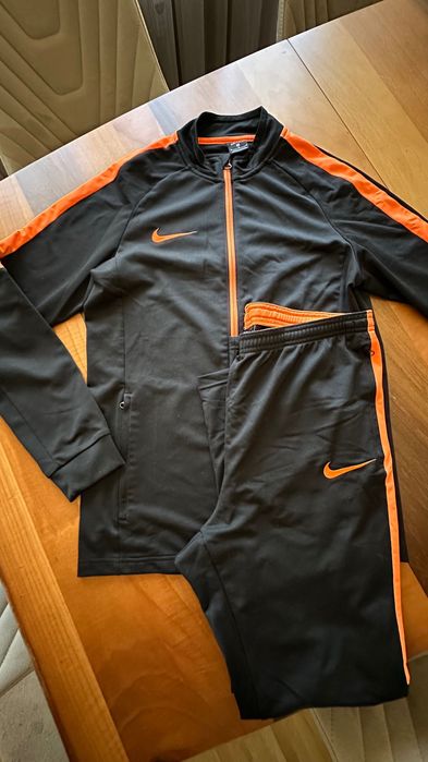 Спортен анцуг Nike Dri-FIT