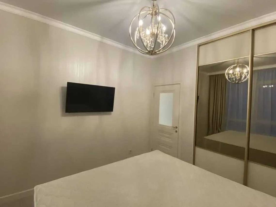 Дава се под наем Двустаен апартамент в София, Зона Б-18 - 65 кв.м за 612 € - Снимка #2