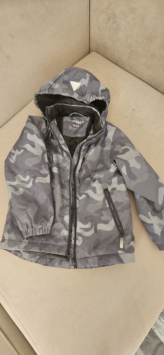 Продам куртку детскую