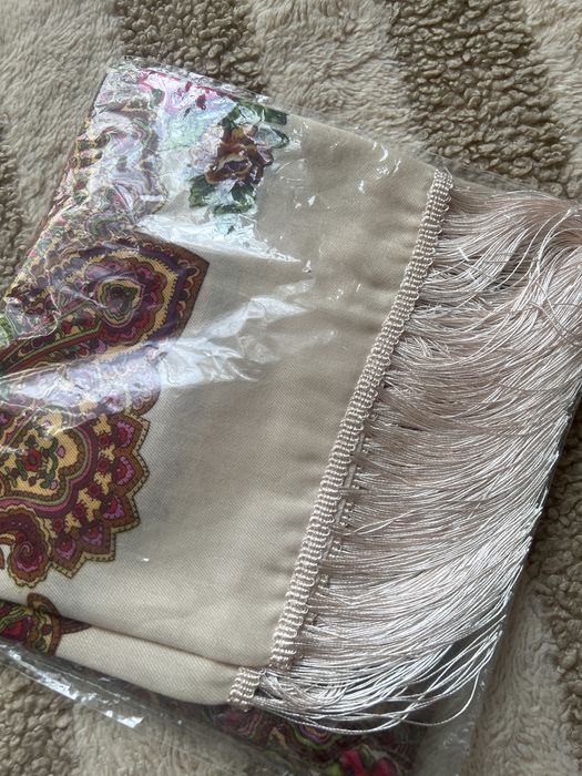 Платок  новый продам красивый