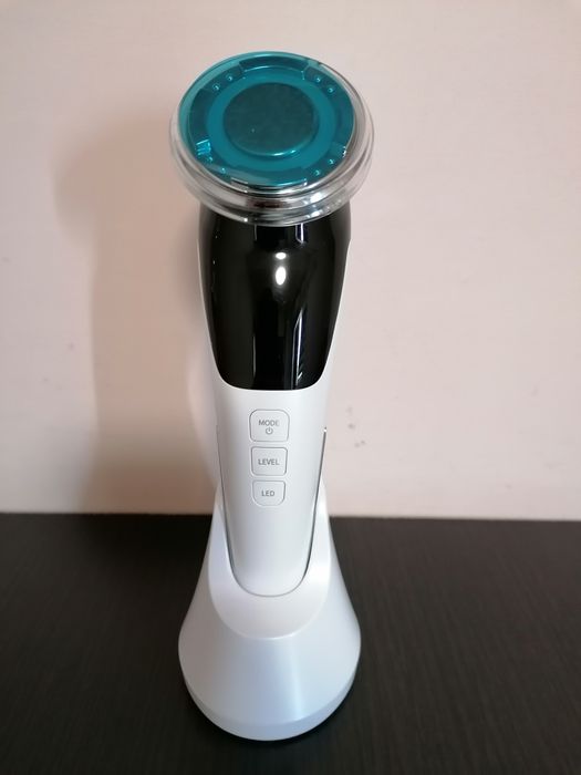 Aparat pentru tratament facial si intinerirea pielii 5 in 1 EvoSmart