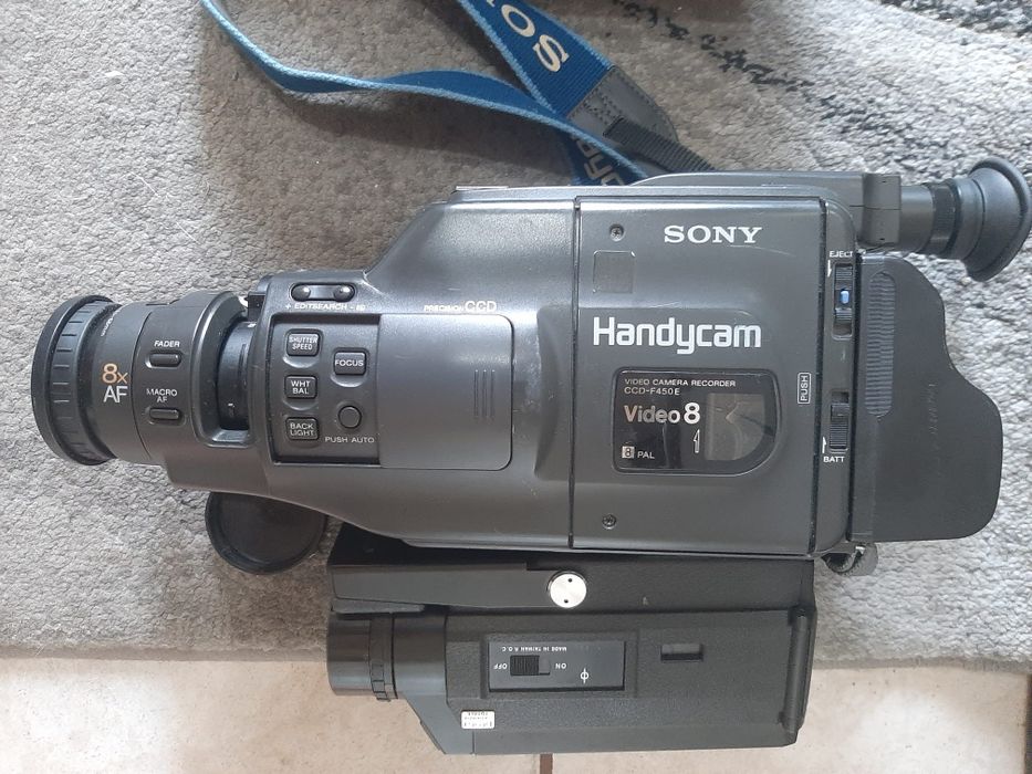 Vând camere video SONY și CANON
