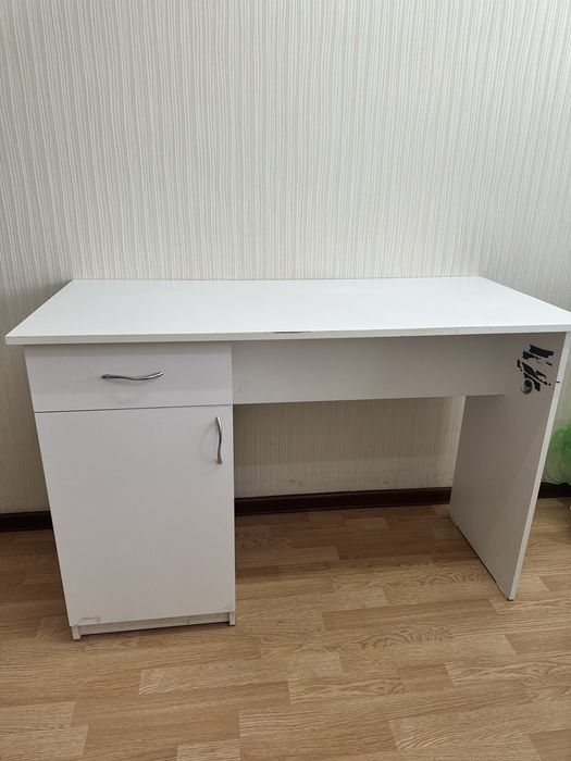 Стол маникюрный, стол письменный