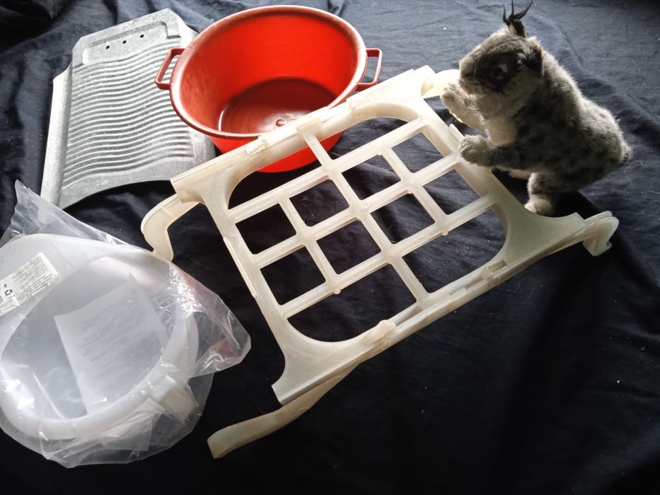 Сиденье на ванну. Крючки крепления регулируются под любой размер ванны