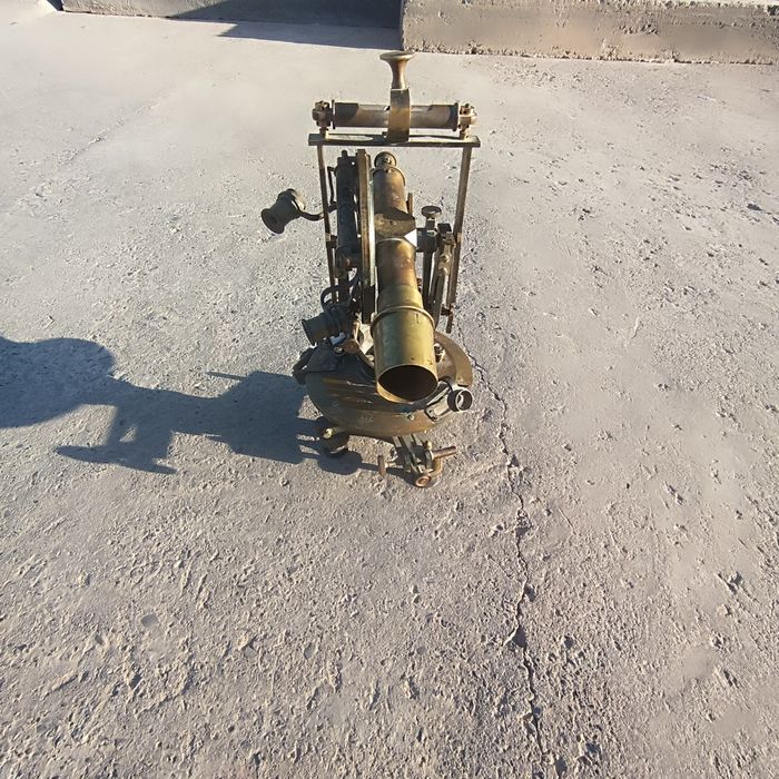 Антик теодалит 1853 йил Федор Швабе томонидан чикарилган