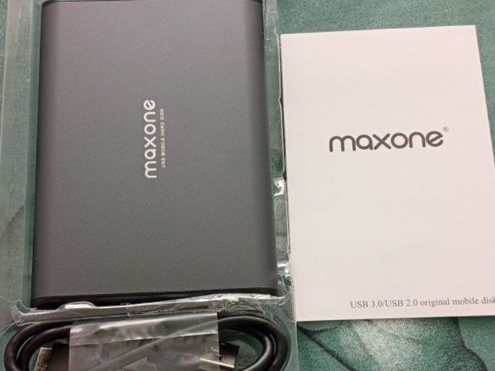 Hdd extern nou, 500Gb,usb3, sigilat, cu carcasă Maxone metalică și  hdd  Toshiba în el.