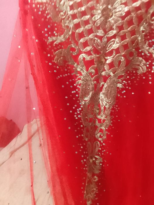 Платья красная с бисермен...
