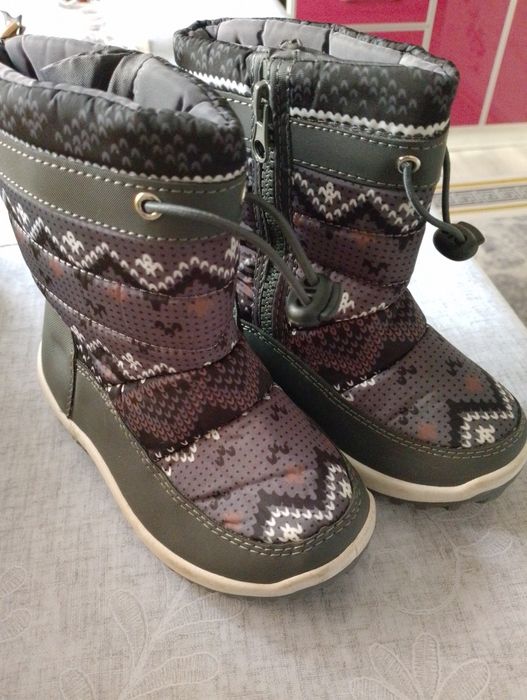 Продам детскую обувь