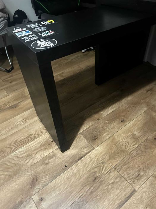 Хубаво черно бюро