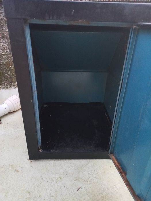 Метален шкаф каса