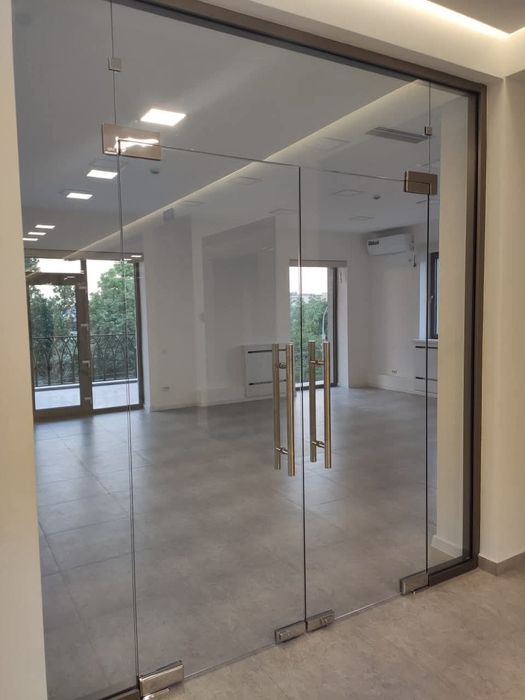 Стеклянный перегородки витражи