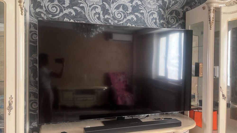 Телевизор и саундбар Samsung